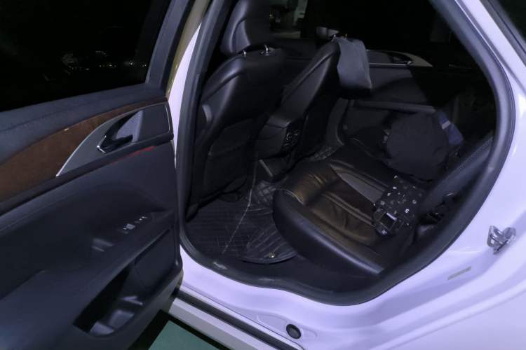 Used Lincoln MKZ 2017 2.0T Luxury Edition Left Rear Seat