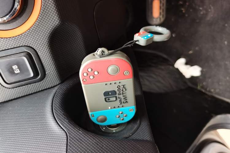 Used Wuling Hongguang MINIEV 2022 Macaron Fashion Model Lithium Iron Phosphate Vehicle Key