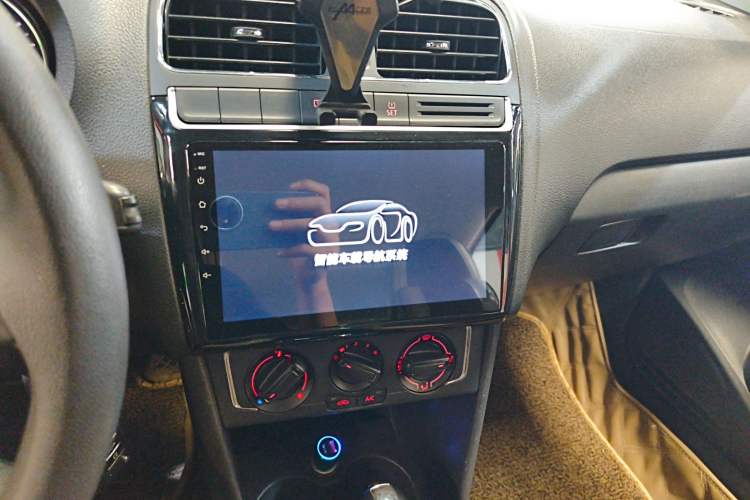 Used Volkswagen Polo 2014 1.4L Automatic Comfort Edition Audio And AC Panel