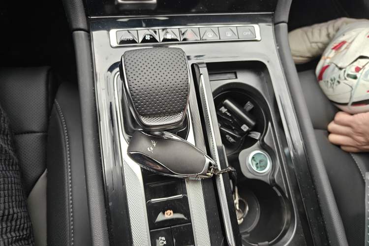 Used Hongqi H6 2025 2.0T Zhiyuan Edition