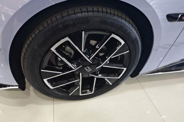 Used Avatr 06 2025 Pro Range-Extended Edition Exterior 4