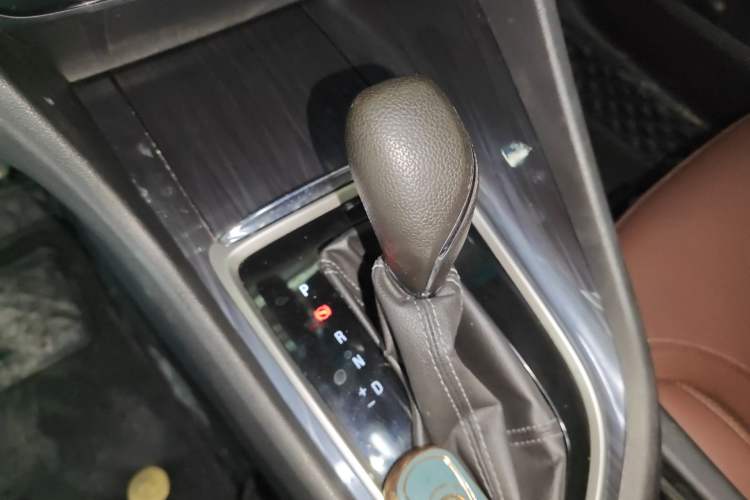 Used Buick GL6 2019 18T 6-Seater Connected Luxury Version China VI Standard Gear Lever