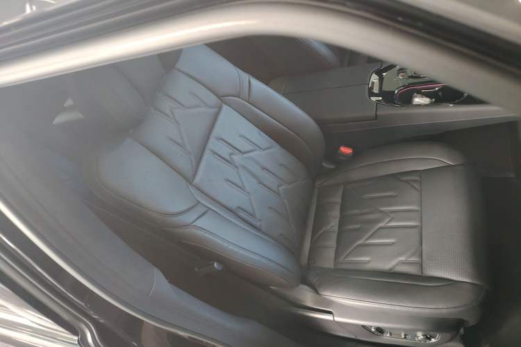 Used Zeekr 009 2024 Six-Seat Executive Version 4WD 108 kWh Right Front Seat