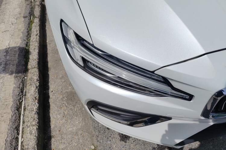 Used Volvo S60 2022 B4 Zhiyuan Luxury Edition Right Front Headlight