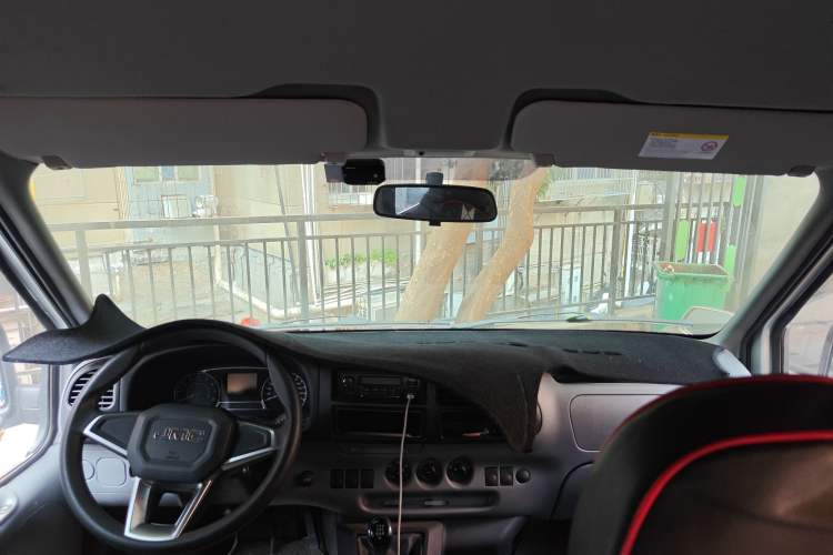 Used JMC Transit 2019 2.8T Commercial Version Short Wheelbase Mid-Roof 3-Seater China VI Standard JX493