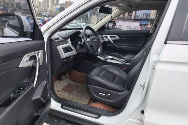 Used Geely Auto Emgrand X7 Sport 2018 1.8TD Automatic Two-Wheel Drive Smart Connect 4G Internet Edition Driver Seat