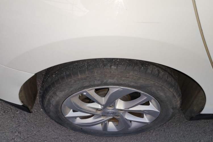 Used Buick Velite 6 2023 Revised Version 430 km Range – Commuter Edition Right Rear Wheel Hub