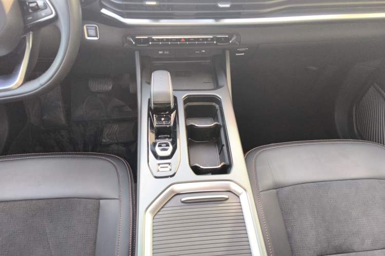 Used Geely Auto Haoyue L 2025 2.0T DCT Luxury Edition