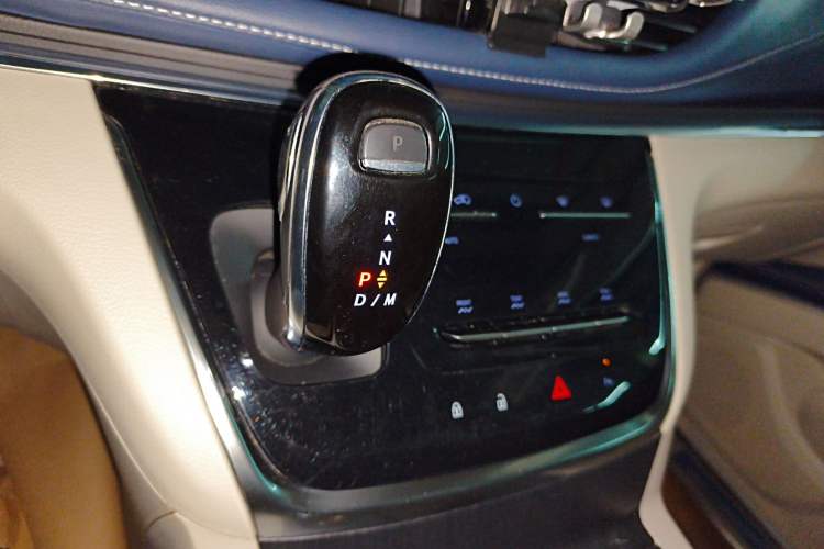 Used Buick GL8 2020 Land Business Class 652T Luxury Model
