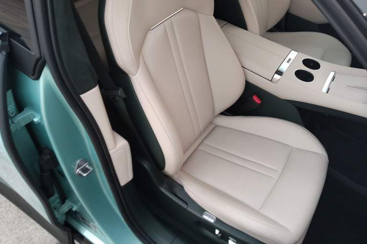 Used Xiaomi Auto YU7 2025 Ultra-Long Range High-Performance All-Wheel-Drive Max Edition
