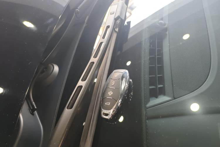 Used Hongqi H5 2025 2.0T Automatic Xuan Ying Edition
