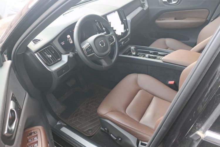 Used Volvo XC60 2025 B5 4x4 Smart Luxury Edition
