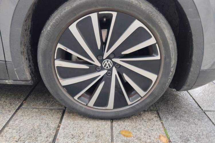 Used Volkswagen ID.4 X 2022 Pure Long-Range Version Right Front Wheel Hub