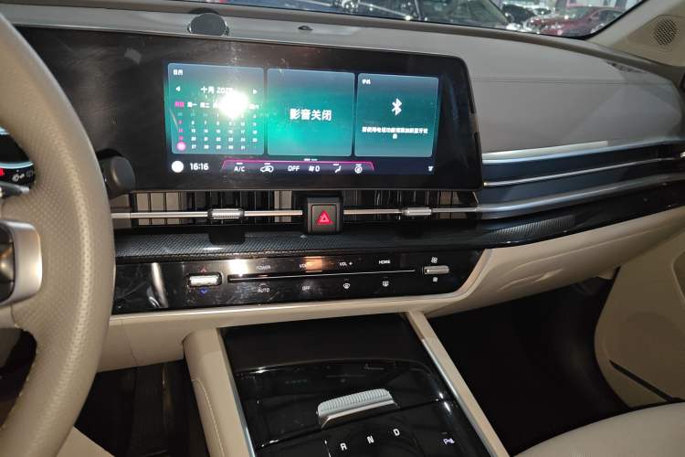 Used Kia Sportage (Chinese Domestic Model) 2023 1.5T Two-Wheel Drive Luxury Edition Audio And AC Panel