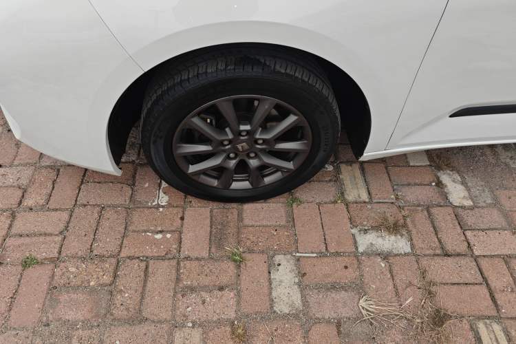 Used Baojun RC-5 2020 RC-5W 1.5L Manual Zhizhao Elite Edition
