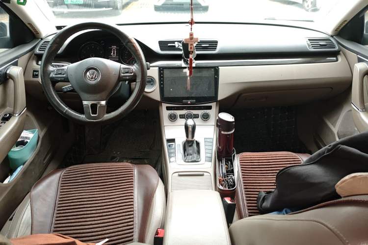 Used Volkswagen Magotan 2012 Facelift 2.0 TSI Prestige Model Center Console