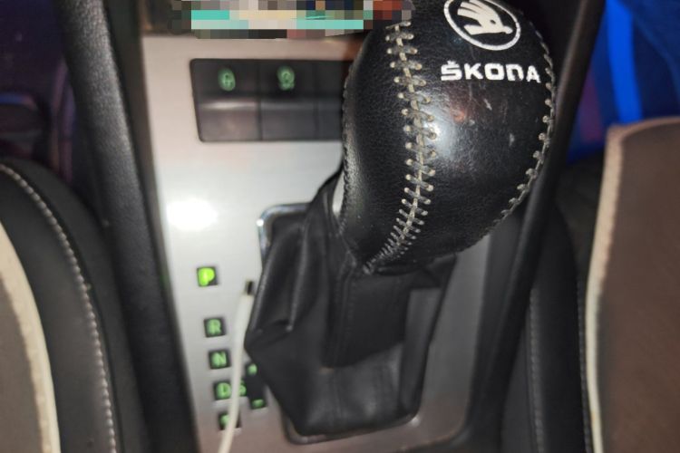 Used Skoda Octavia 2018 TSI280 DSG Luxury Edition Gear Lever