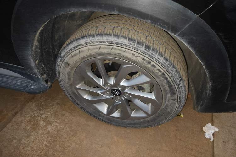 Used Hyundai Tucson 2018 1.6T Dual-Clutch Two-Wheel Drive 15th Anniversary Special Edition Right Front Wheel Hub