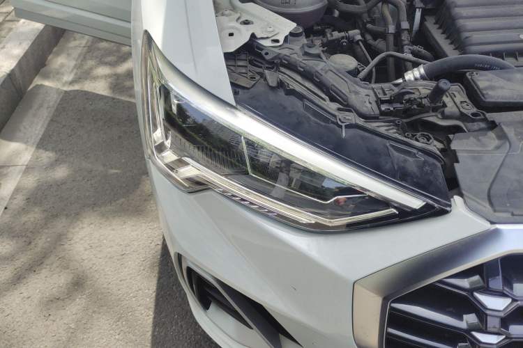 Used Audi Q3 2021 35 TFSI Fashion Dynamic Model Right Front Headlight