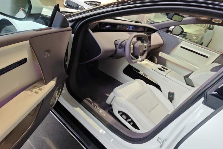 Used Avatr 06 2025 Max Extended-Range Edition
