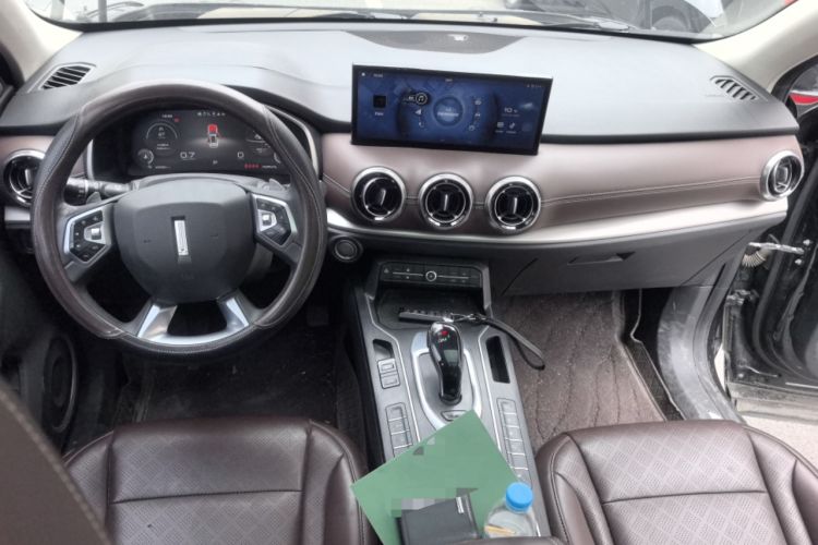 Used Wey VV6 2021 2.0T Two-Wheel Drive Smart Protection+ Center Console