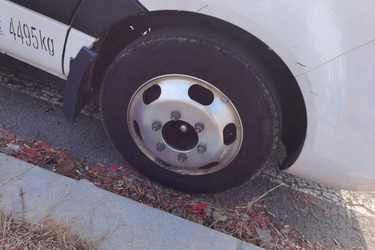 Used JAC Group Sunray 2024 2.5T Star Logistics Flagship Edition Dual-Tire High-Roof 2/3-Seater D25TCIF1