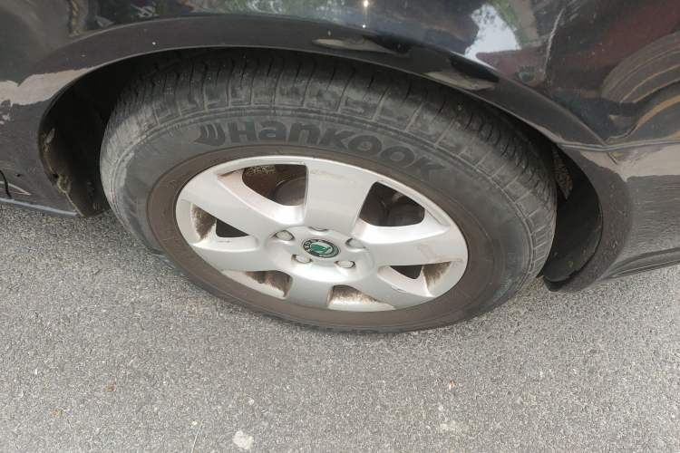 Used Skoda Octavia 2012 1.6L Automatic Yijie Edition Right Front Wheel Hub