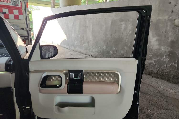 Used Baojun KiWi EV 2021 Artist Model Lithium Iron Phosphate