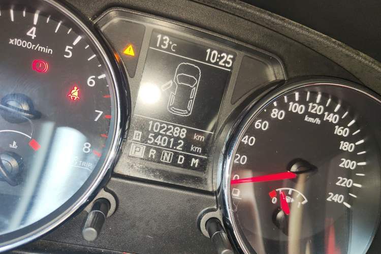 Used Nissan Qashqai 2012 2.0 XL Fire CVT 2WD Odometer Close Up