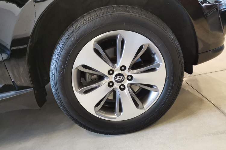 Used Hyundai Santa Fe Classic 2012 2.4 Supreme Edition 5-Seater Two-Wheel Drive Right Front Wheel Hub