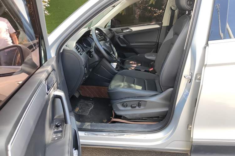 Used Volkswagen Tiguan L 2018 330TSI Automatic Two-Wheel Drive Luxury Edition Driver Seat