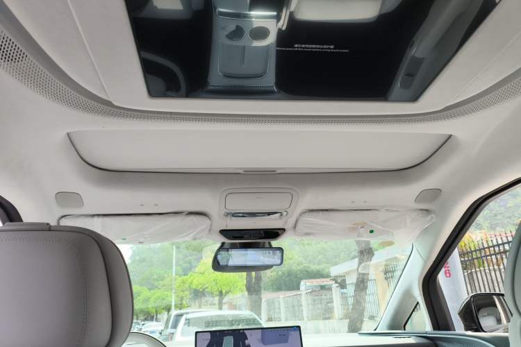 Used XPeng X9 2026 Model Pure Electric 650 UltraSE Headliner