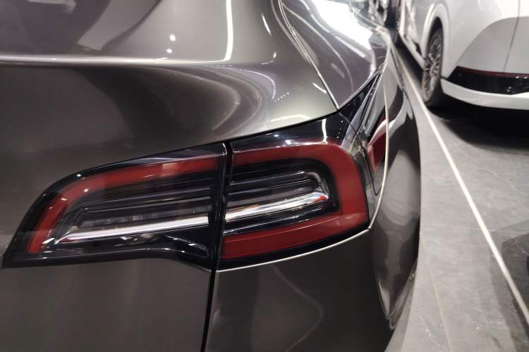 Used Tesla Model Y 2022 Long-Range All-Wheel-Drive Version