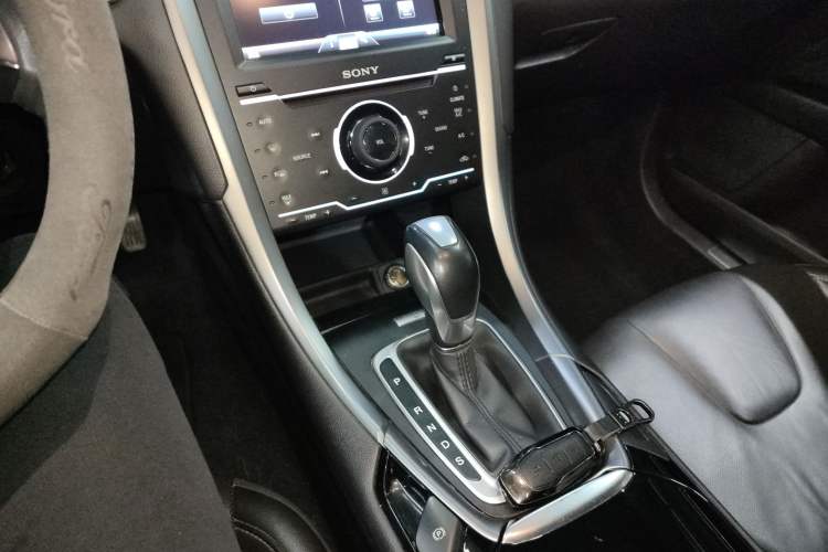 Used Ford Mondeo 2013 2.0L GTDi240 Luxury Sport Model Gear Lever