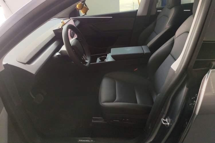 Used Tesla Model Y 2025 Rear-Wheel-Drive Version
