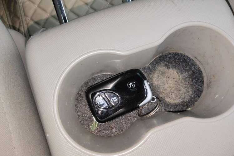 Used BYD M6 2013 2.0L Manual Comfort Edition
