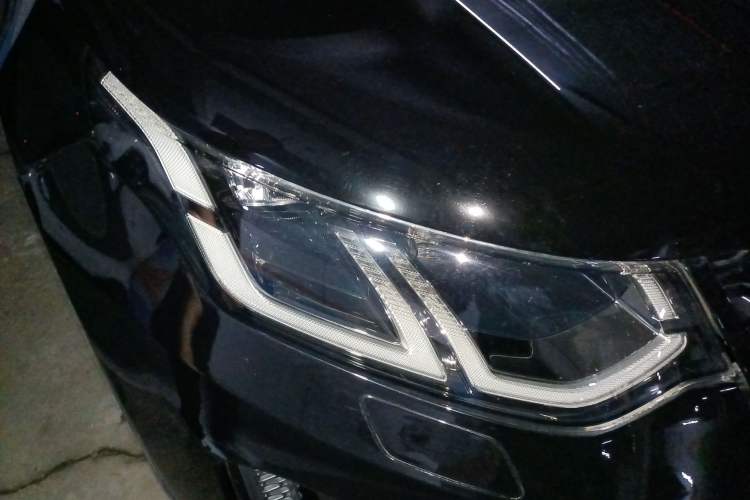 Used Land Rover Discovery Sport 2018 200 PS PURE Edition Right Front Headlight