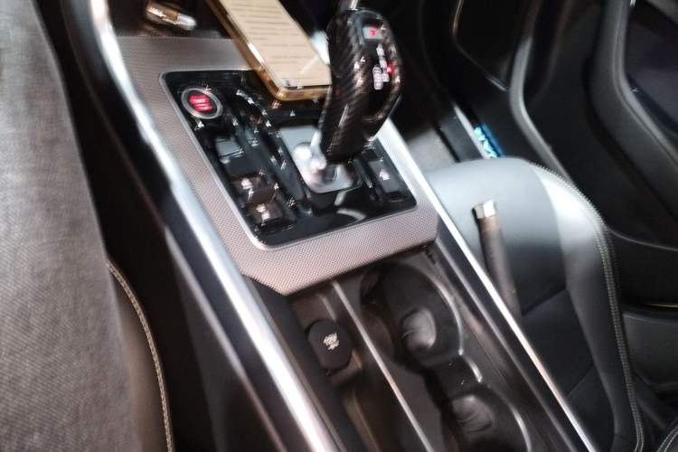 Used Jaguar XEL 2020 2.0T 200PS R-DYNAMIC Youth Sports Edition Gear Lever