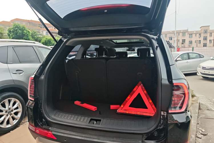 Used Hyundai Santa Fe 2023 Traveler 380T GDi Automatic Two-Wheel Drive GLX Elite Edition
