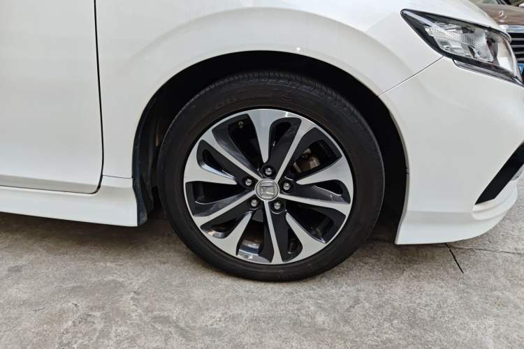 Used Honda Jade 2017 210TURBO CVT Fashion Edition 5-seater Right Front Wheel Hub