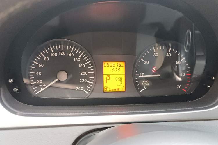 Used Mercedes-Benz Vito 2011 2.5L 7-seater executive version Instrument Cluster