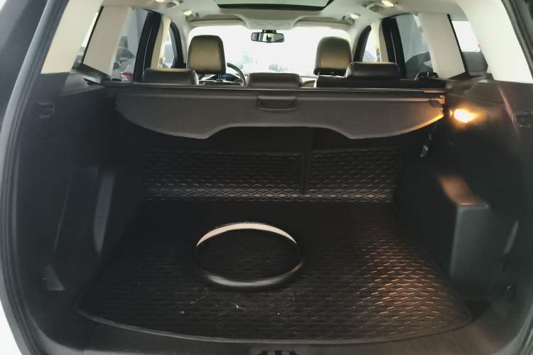 Used Ford Kuga 2017 EcoBoost 180 Four-Wheel Drive Luxury Wing Model Trunk