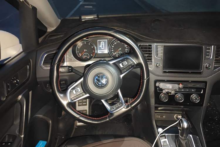 Used Volkswagen Golf Sportsvan 2016 280TSI Automatic Luxury Model Steering Wheel