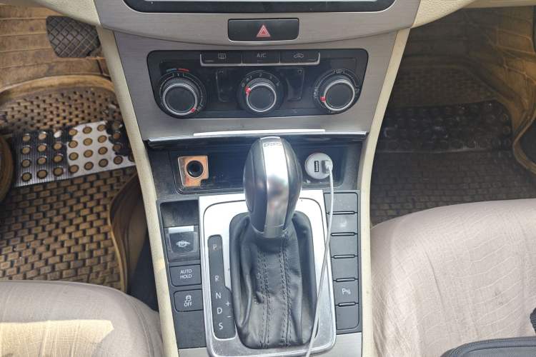 Used Volkswagen Magotan 2013 1.8TSI Premier Model Gear Lever