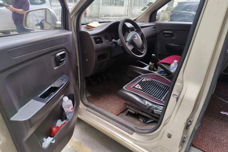 Used Wuling Rongguang V 2016 1.5L Standard Version Driver Seat