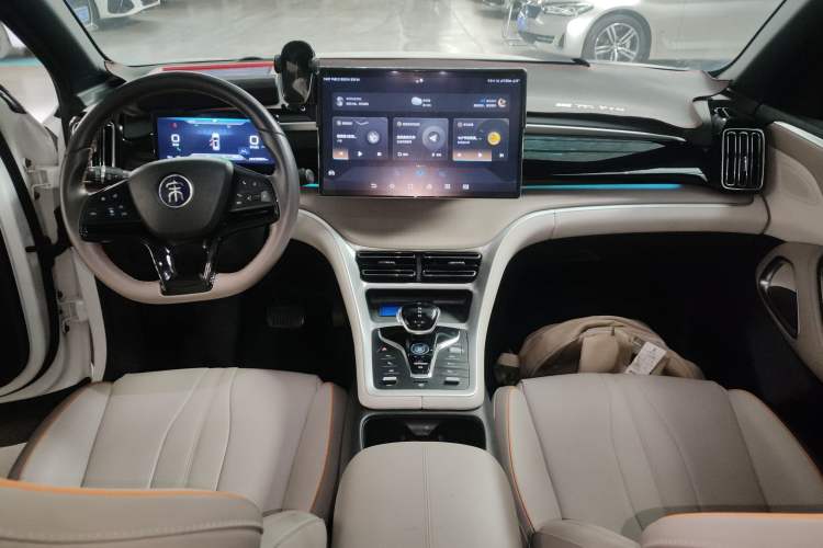 Used BYD Song Pro New Energy 2023 Champion Edition DM-i 110KM Excellence Model Center Console