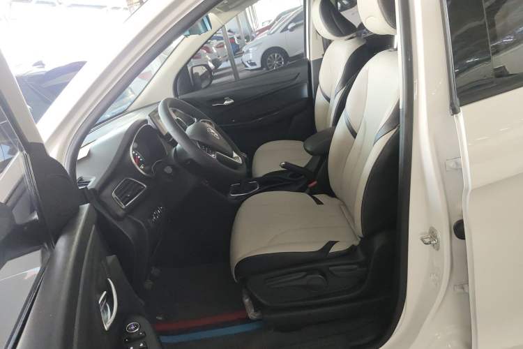 Used Baojun 730 2019 1.5T Manual Fashion Model 7-seater China VI