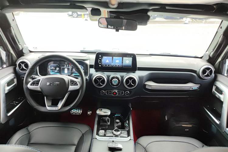 Used BAIC Off-Road BJ40 2023 2.0D Automatic Four-Wheel Drive Blade Hero Edition Adventurer Type (with Front and Rear Electronic Locks) Center Console