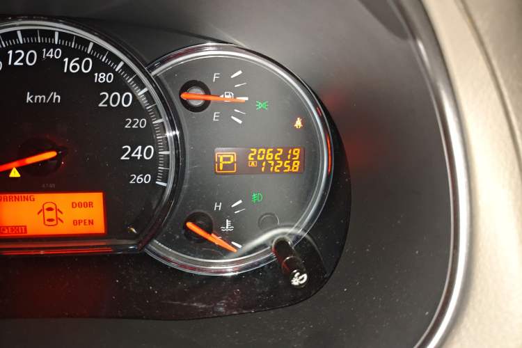 Used Nissan Teana 2009 Duke 2.5L XV VIP Deluxe Edition Odometer Close Up