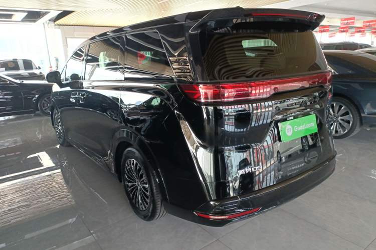 Used Denza D9 2024 DM-i 1050 Luxury Model
